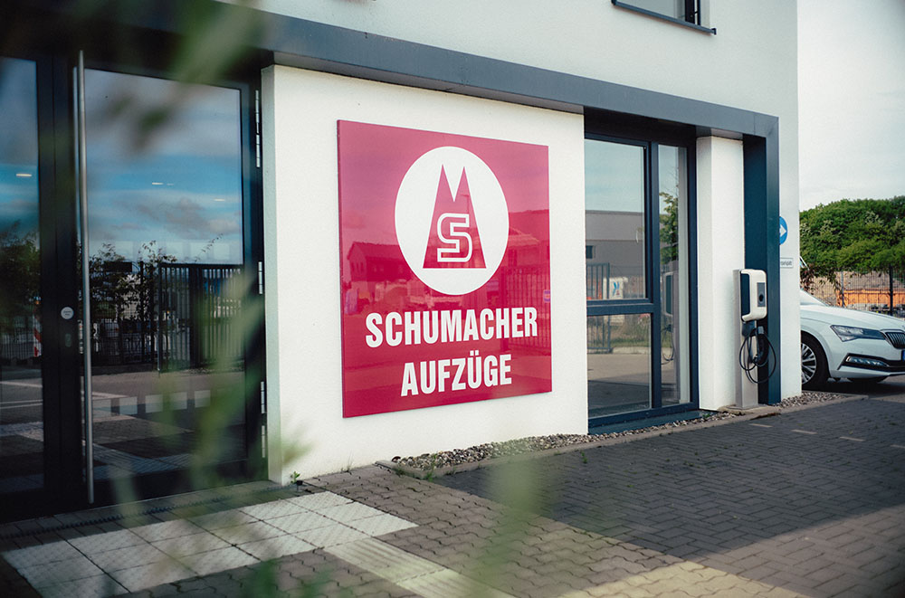 Schumacher Aufzüge Firmenschild